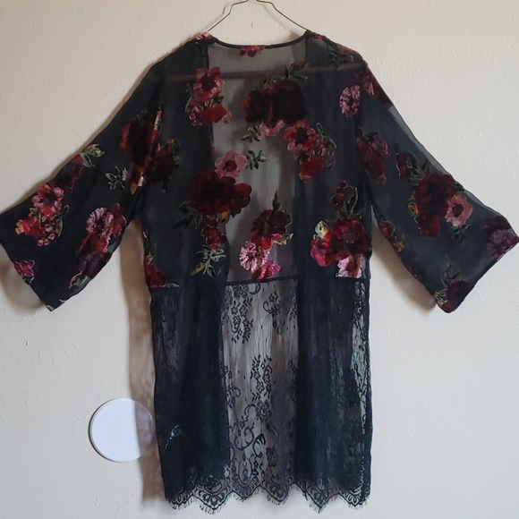 Women's velvet, lace, kimono - Picture 3 of 4